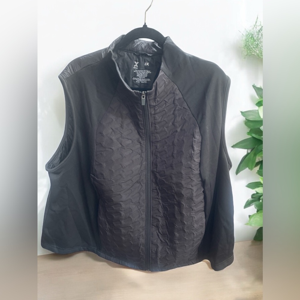 XERSION Women’s black vest, NWT
